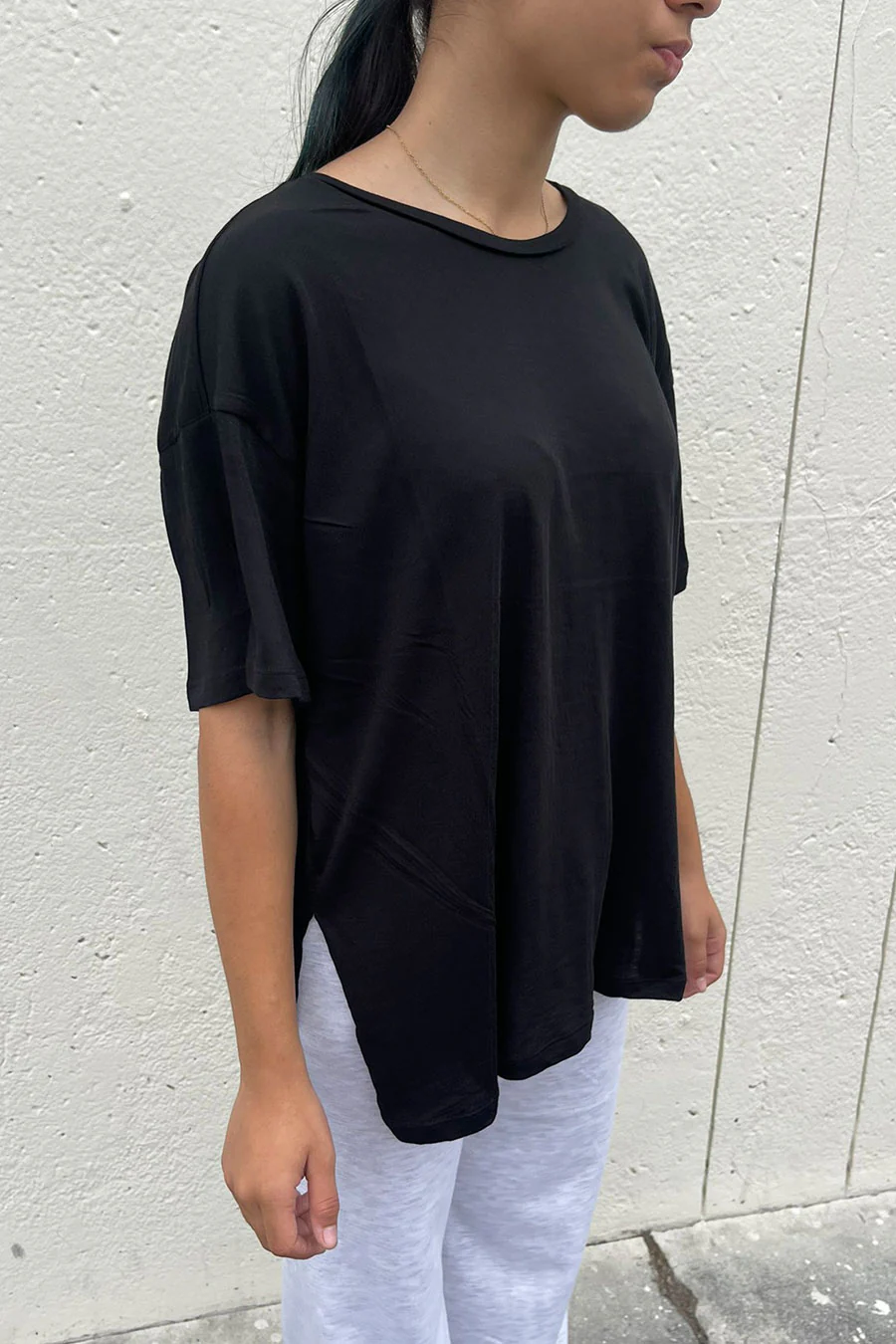 Basic Oversized Round Neck Drop Shoulder Short Sleeve T-Shirt with Side Slit - Image 4