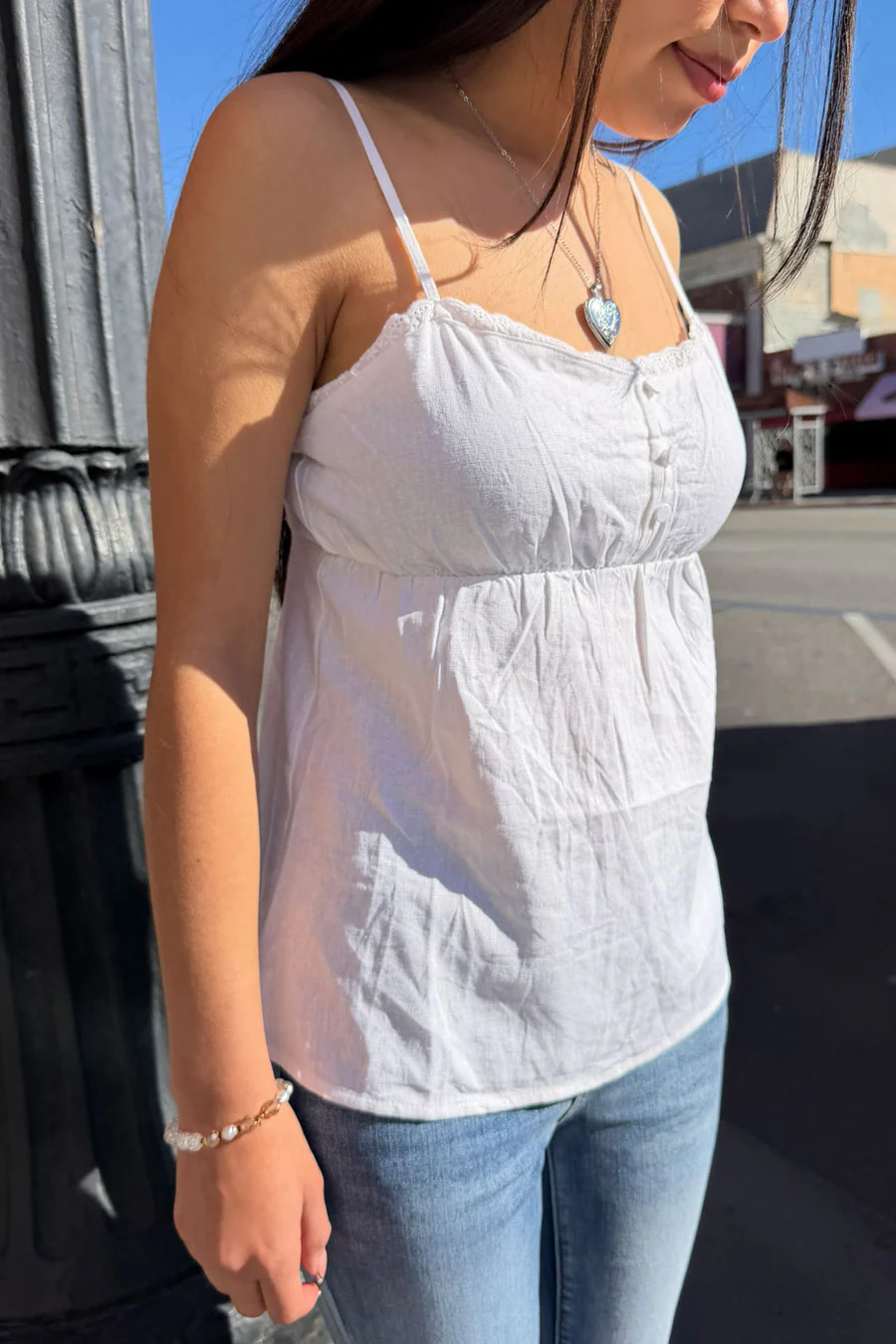 Linen-Blend Ruffled Edge Button-Decorated Cami Flowy Top - Image 2
